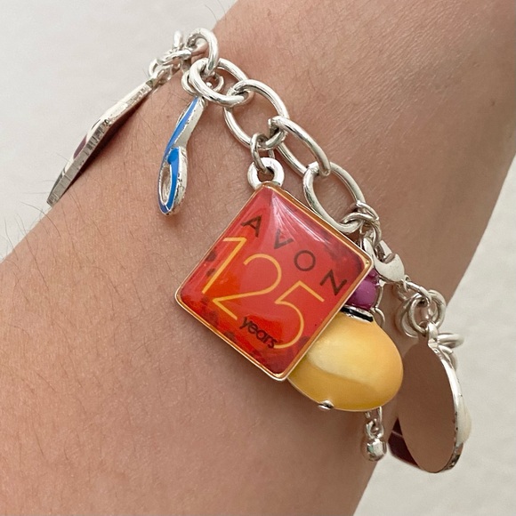 2011 AVON 125th Anniversary Enameled 12-Charm Bracelet 40.1g - Picture 2 of 16